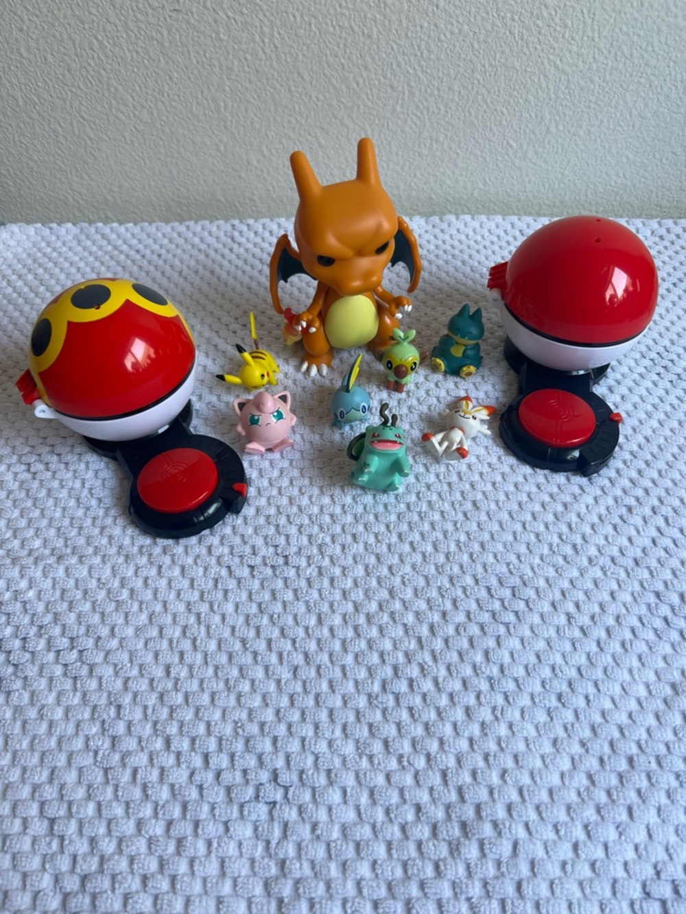Pokemon Characters & Poké balls - Picture 2 of 4